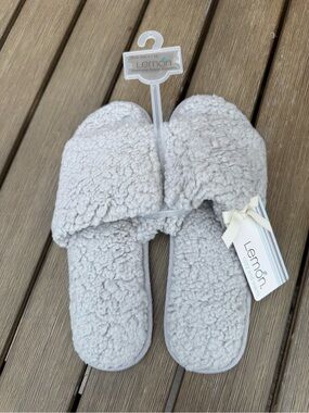 Lemon Cozy & Warm Memory Foam Sherpa Slippers Gray Size Large 9/10 NWT